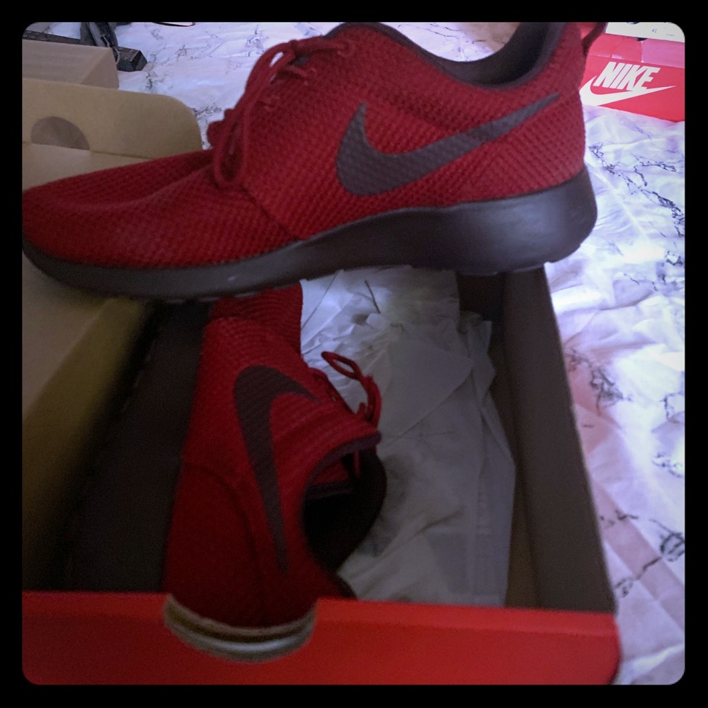 Men’s 8. wmns 9.5. nike rosche run sneaker